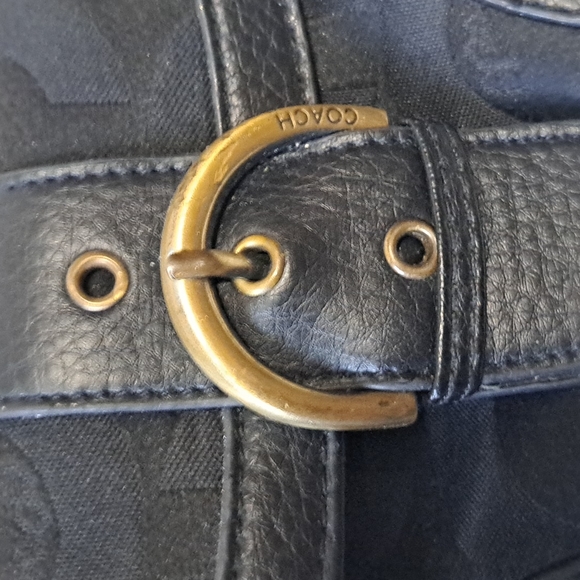 Vintage Coach clutch - black signature canvas with brass and leather accents - Picture 3 of 5
